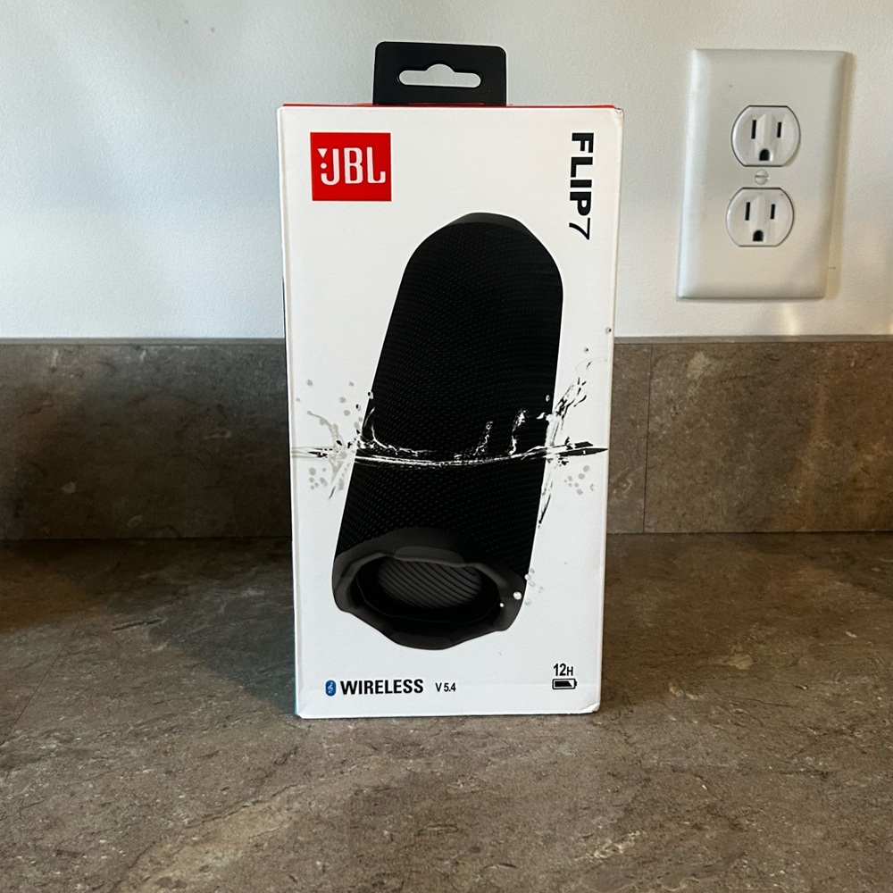 JBL Flip 7 Black Bluetooth Speaker
